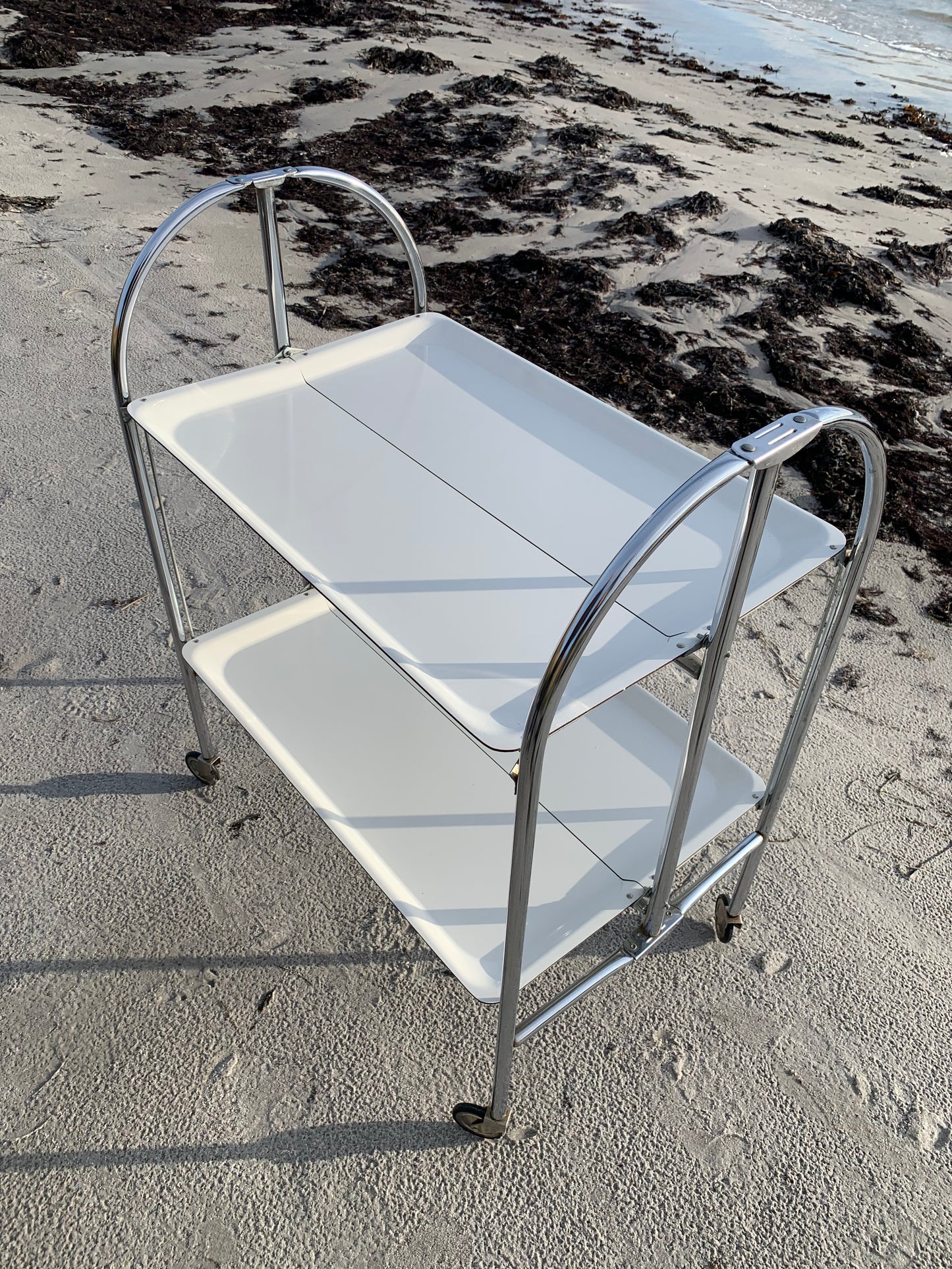 Sammenklappeligt barbord med hjul