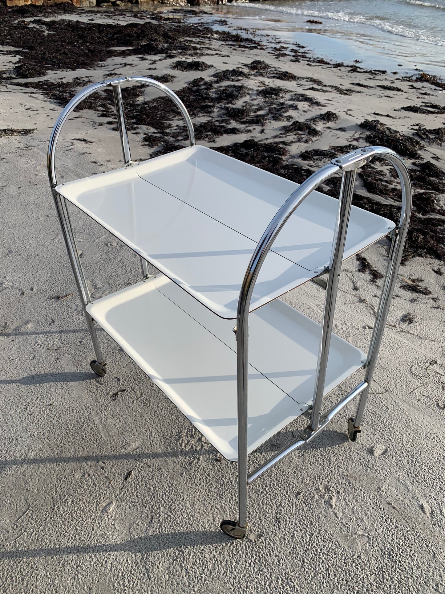 Sammenklappeligt barbord med hjul