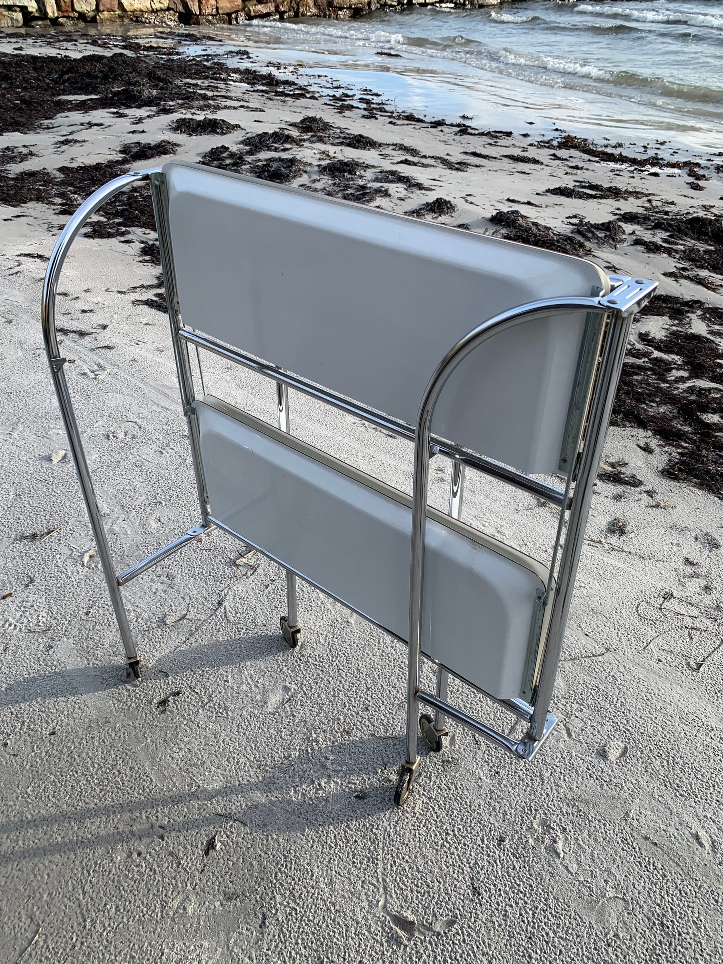 Sammenklappeligt barbord med hjul