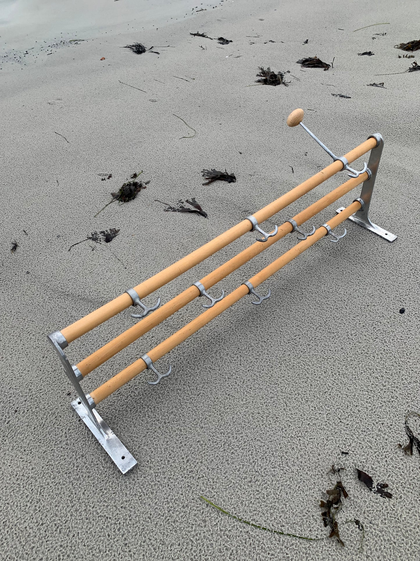 Hylde med hatteknage - Designet af Gunnar Bolin i 1937