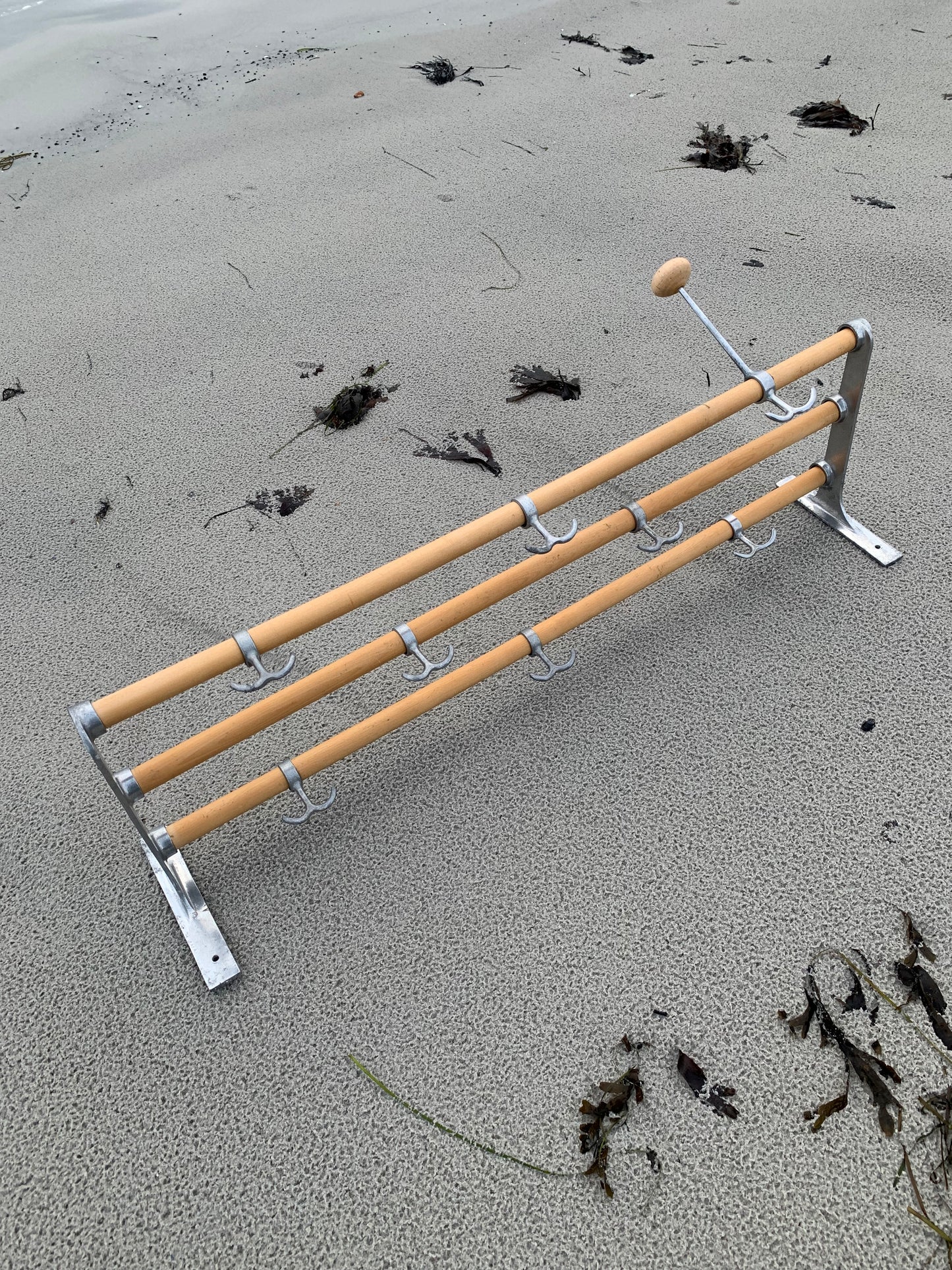 Hylde med hatteknage - Designet af Gunnar Bolin i 1937