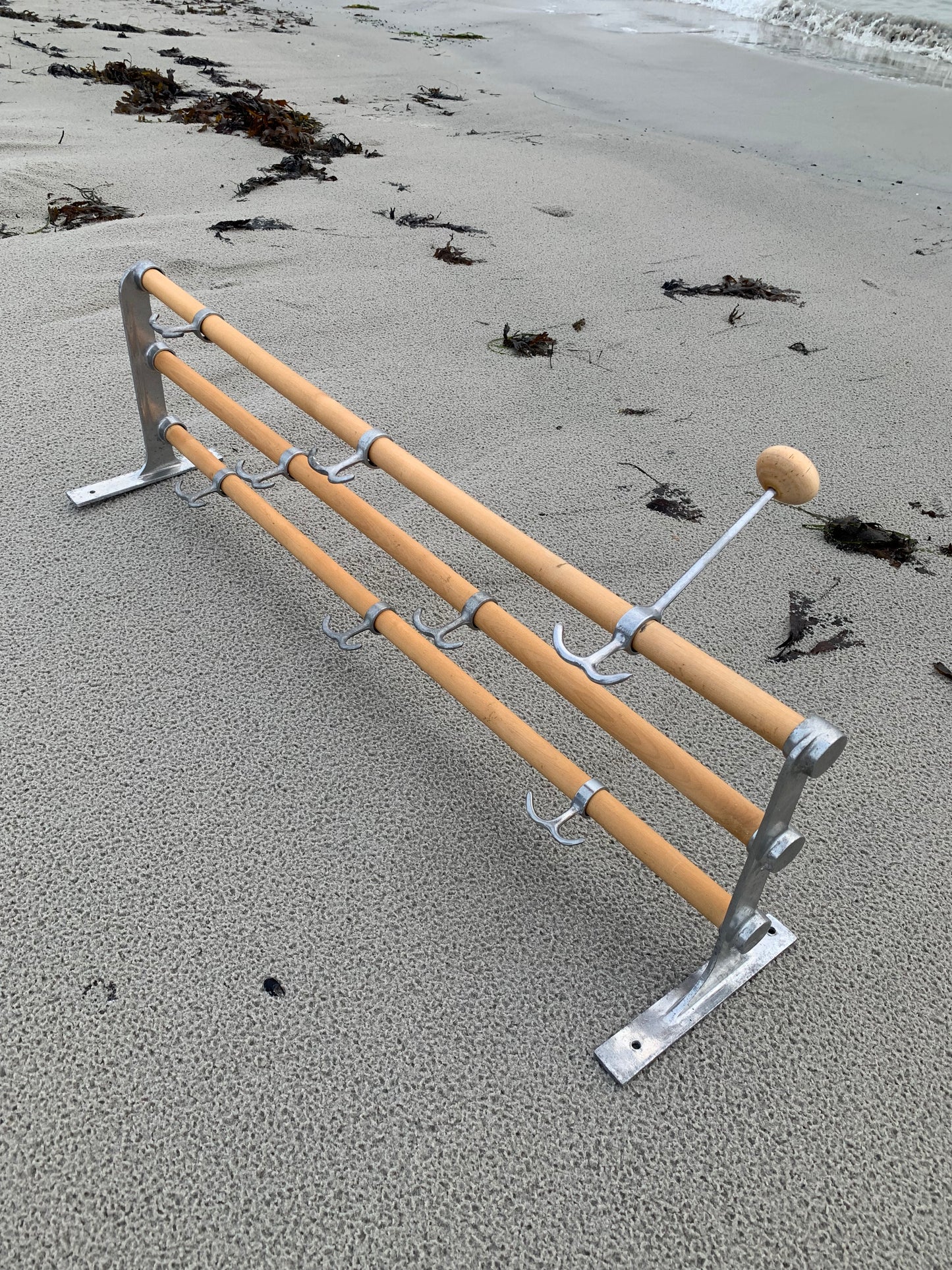 Hylde med hatteknage - Designet af Gunnar Bolin i 1937