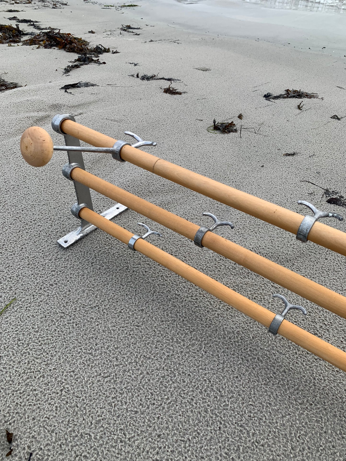 Hylde med hatteknage - Designet af Gunnar Bolin i 1937