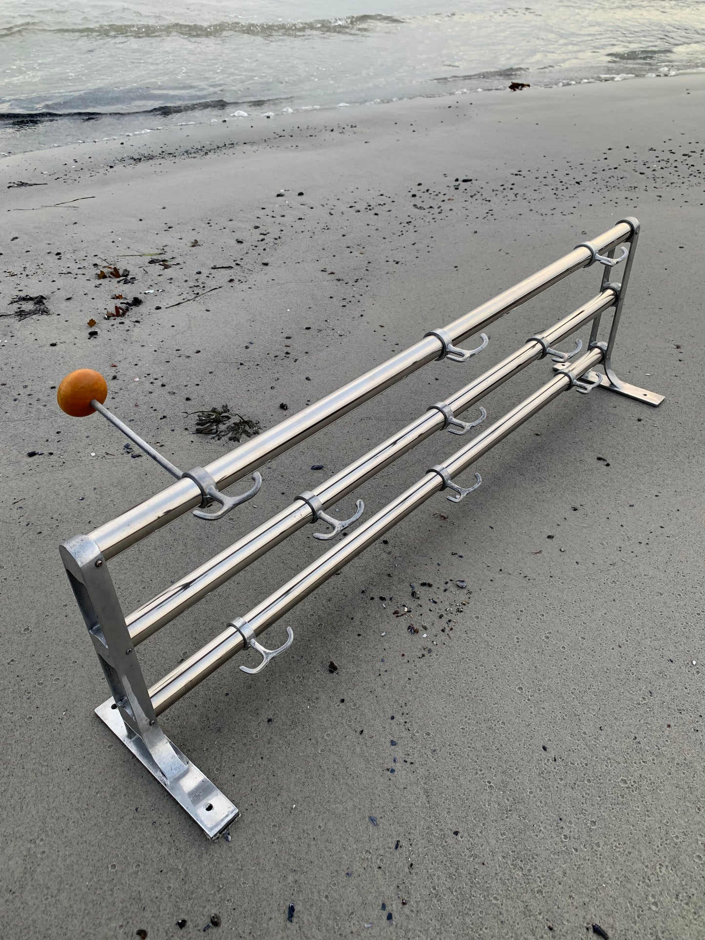 Hylde med hatteknage - Designet af Gunnar Bolin i 1937