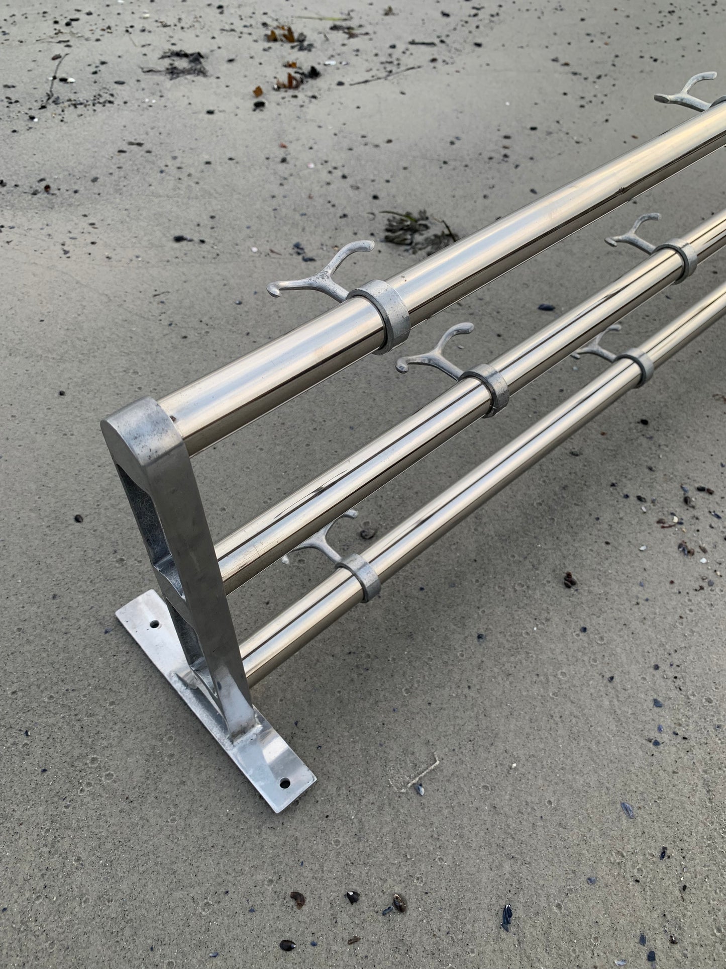 Hylde med hatteknage - Designet af Gunnar Bolin i 1937