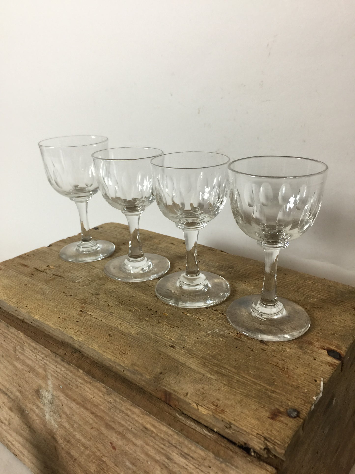 Fire smukke gamle glas