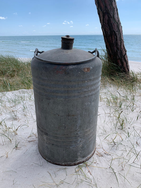 Stor patineret benzindunk 40 L.