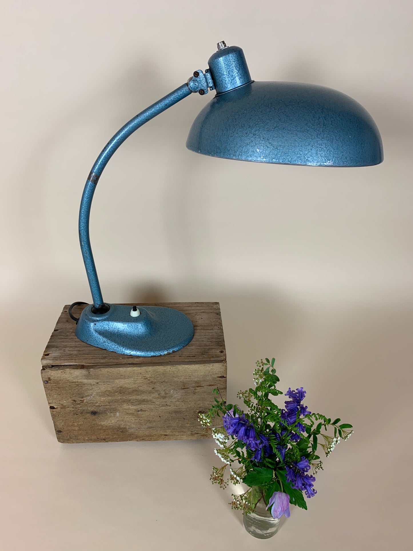 Marianne Brandt lampe i blå hammerlak