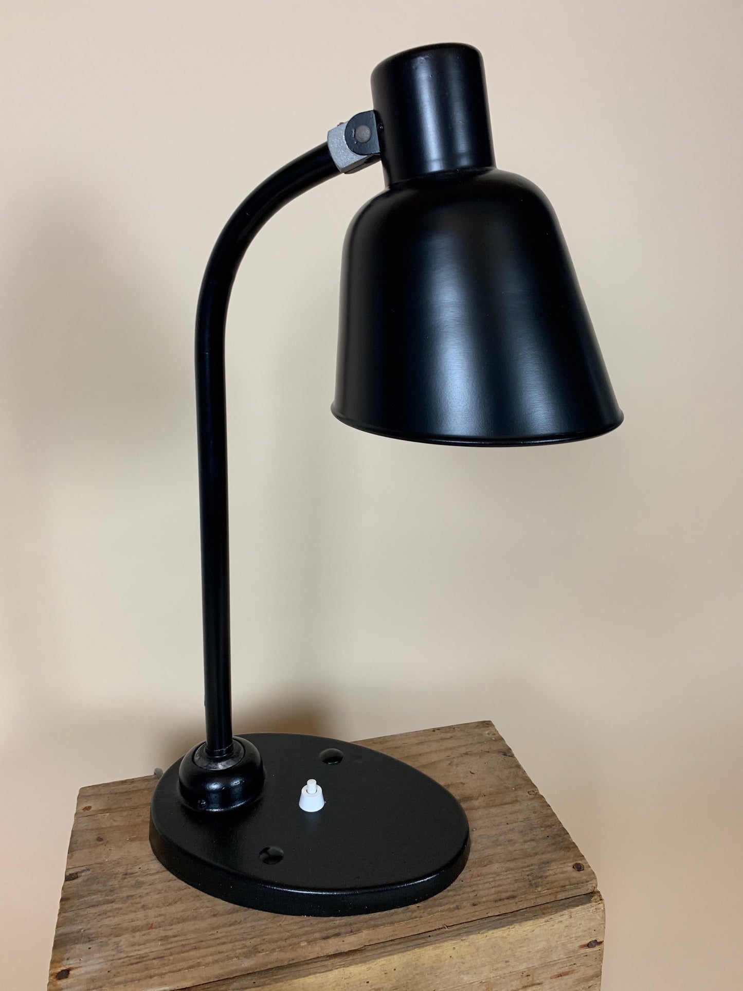 Bordlampe designet af Christian Dell for Bünte und Remmler