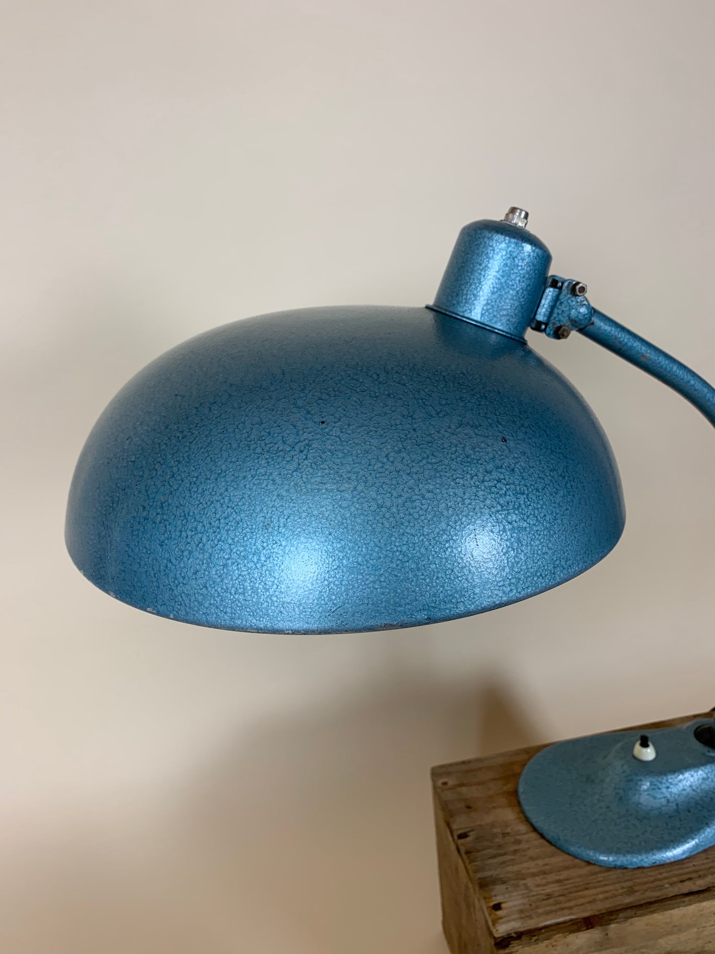 Marianne Brandt lampe i blå hammerlak