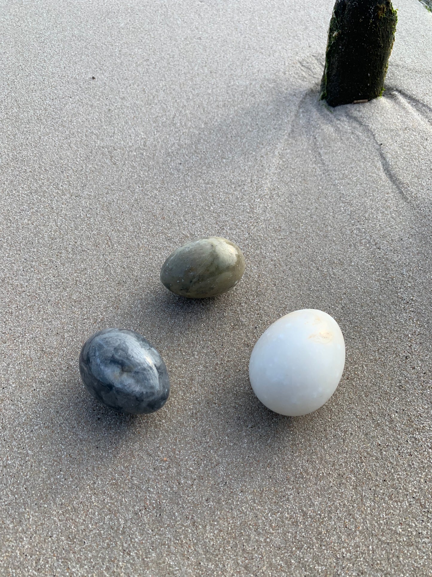 3 dekorative æg i marmor