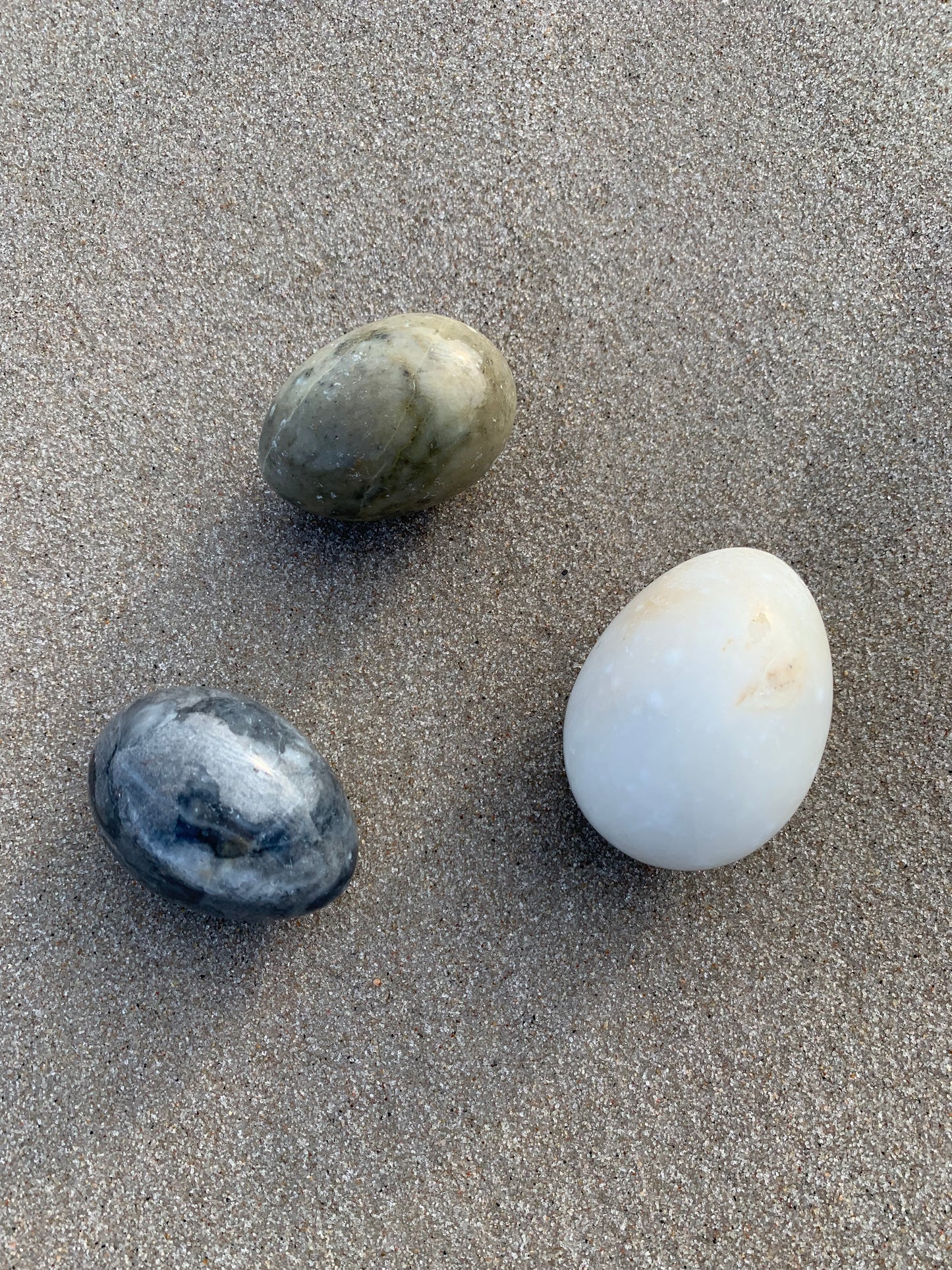 3 dekorative æg i marmor
