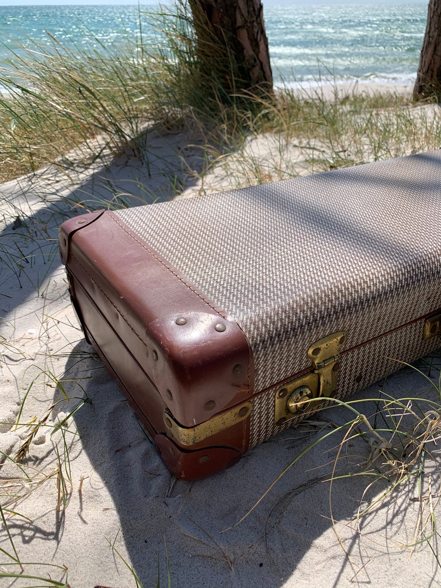 Dekorativ lang kuffert
