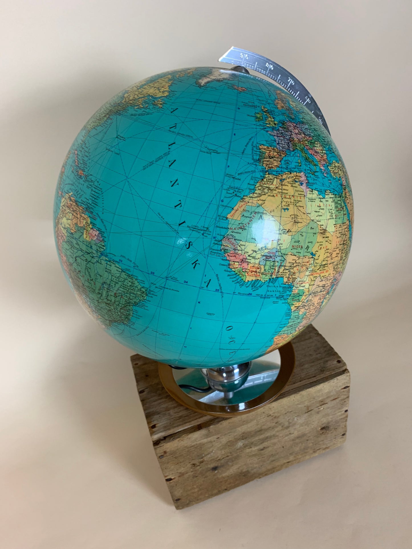 Globus i glas med lys