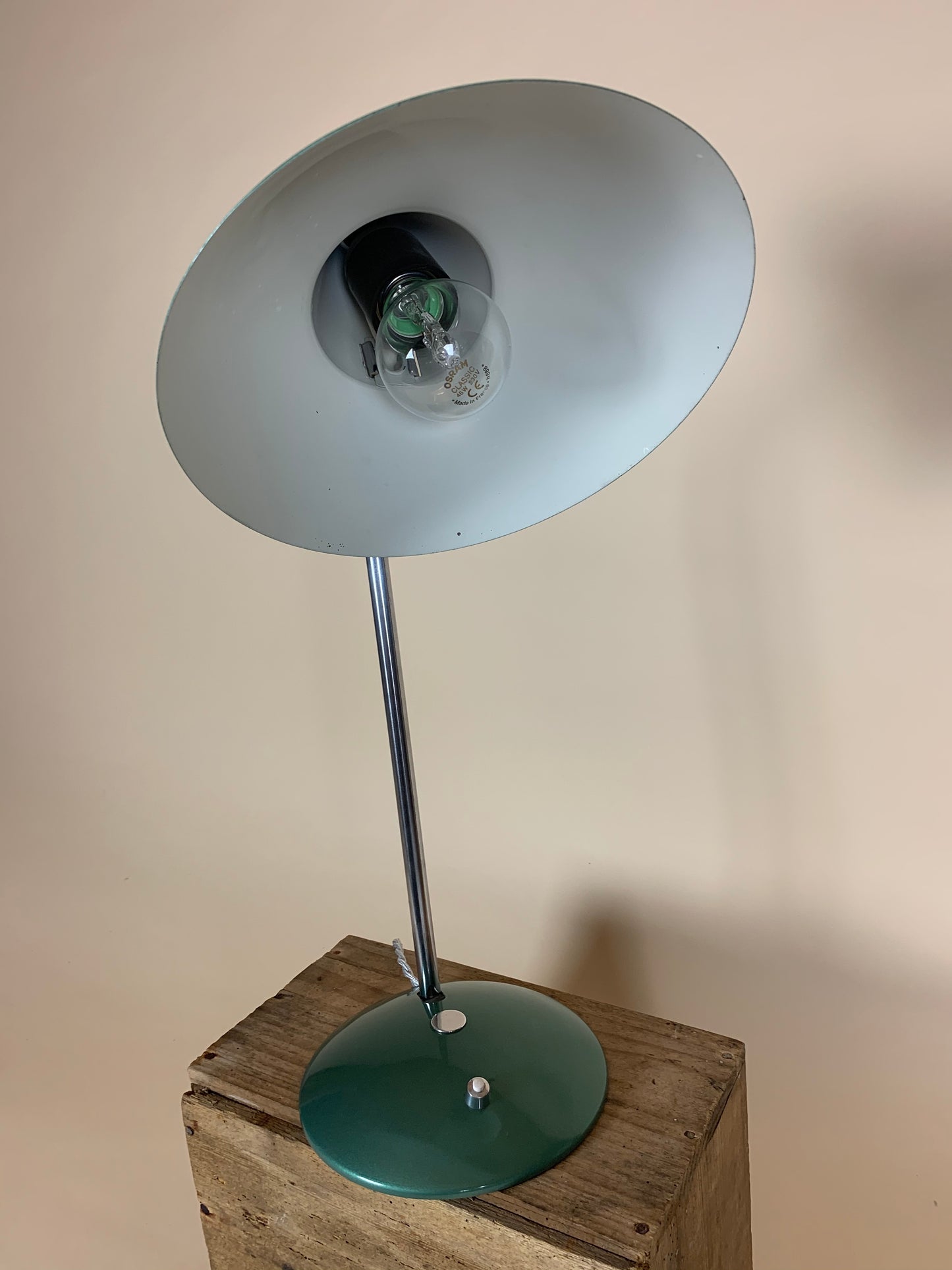 Helo bordlampe - Grøn metallak
