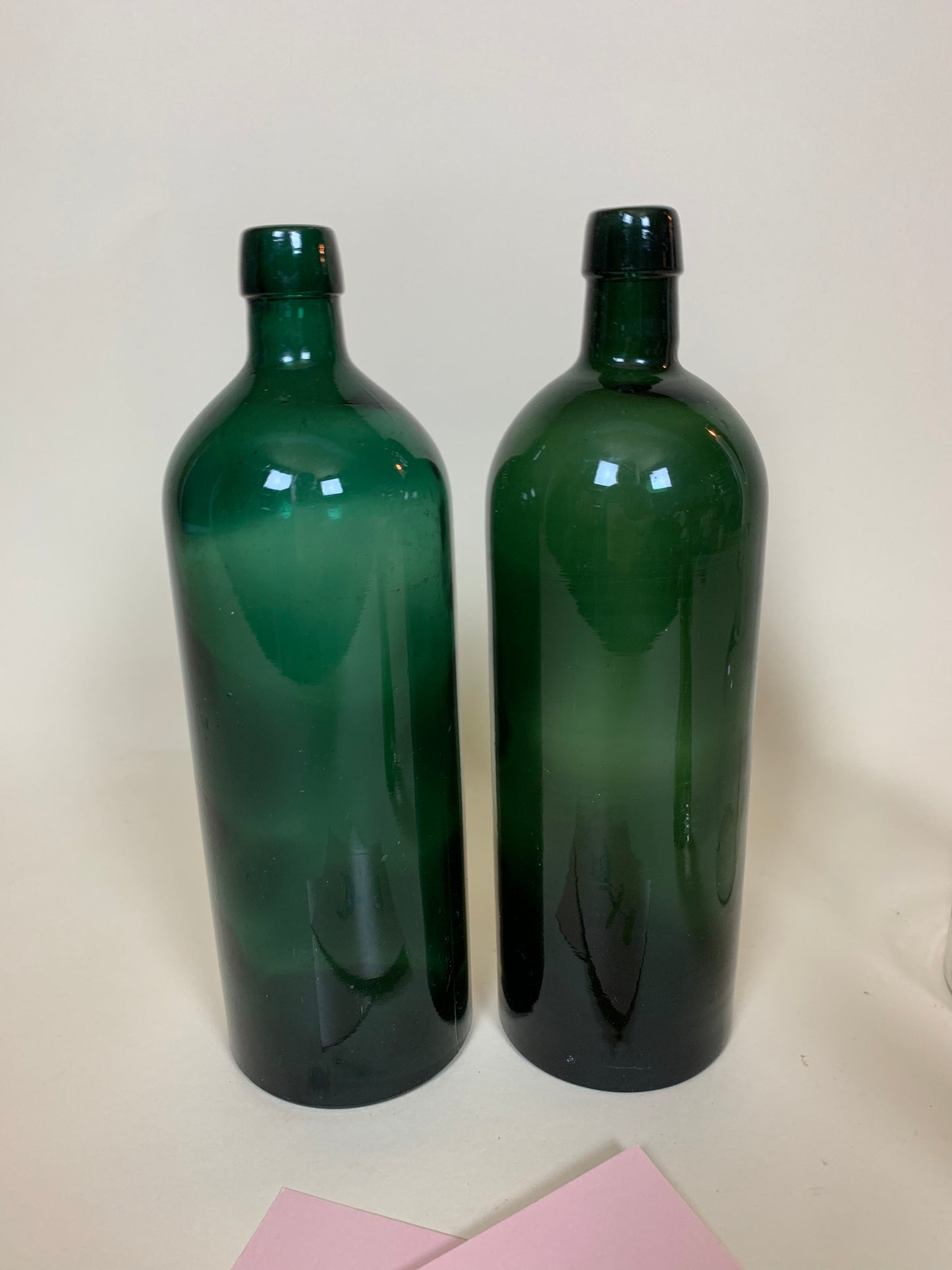 Dekorativ grøn flaske - Prisen er pr. stk.