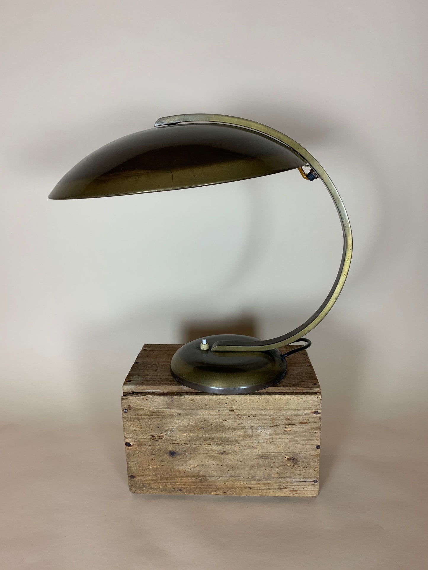 Gleibo lampe af Egon Hillebrand i mørkpoleret messing
