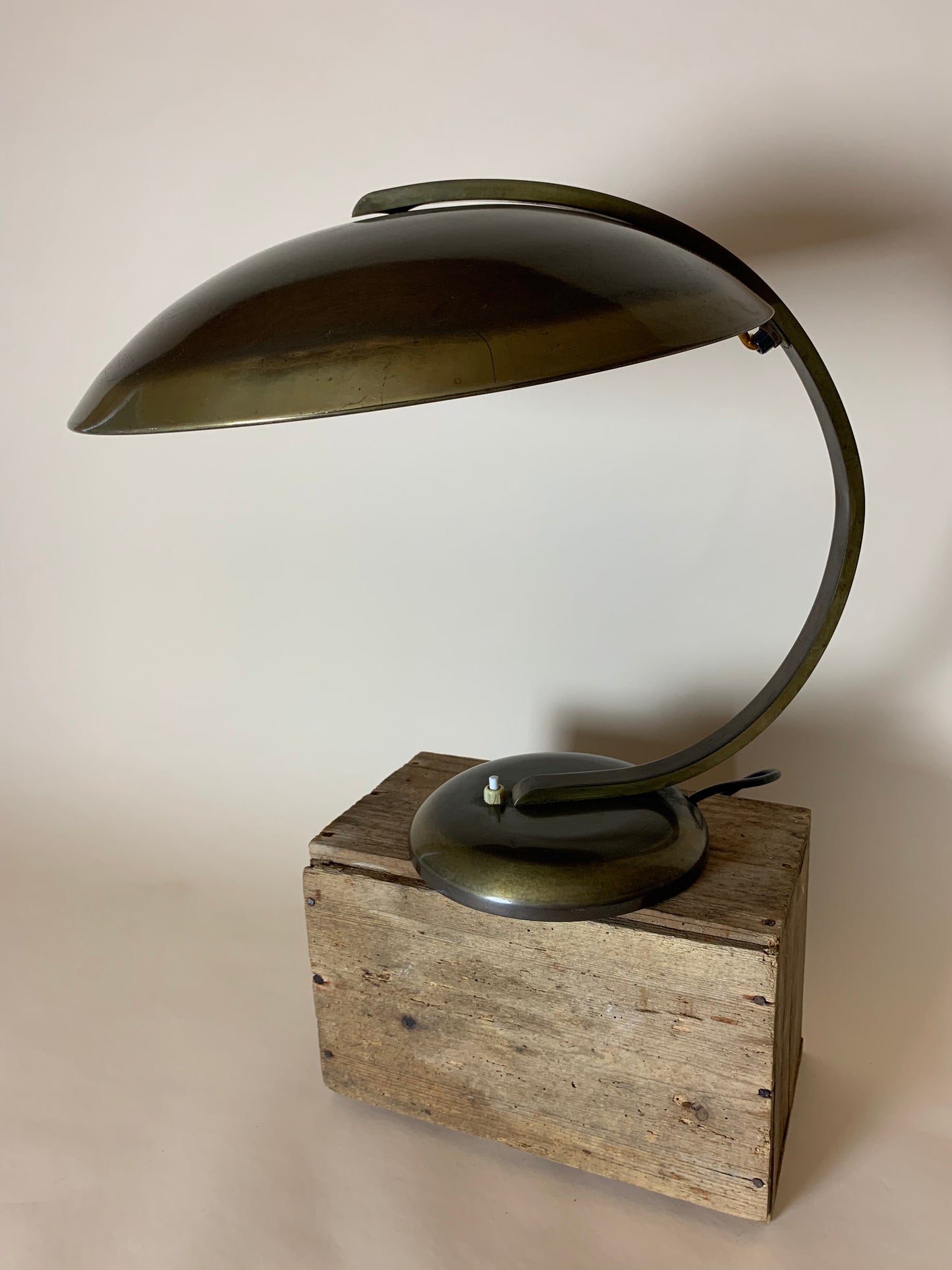 Gleibo lampe af Egon Hillebrand i mørkpoleret messing