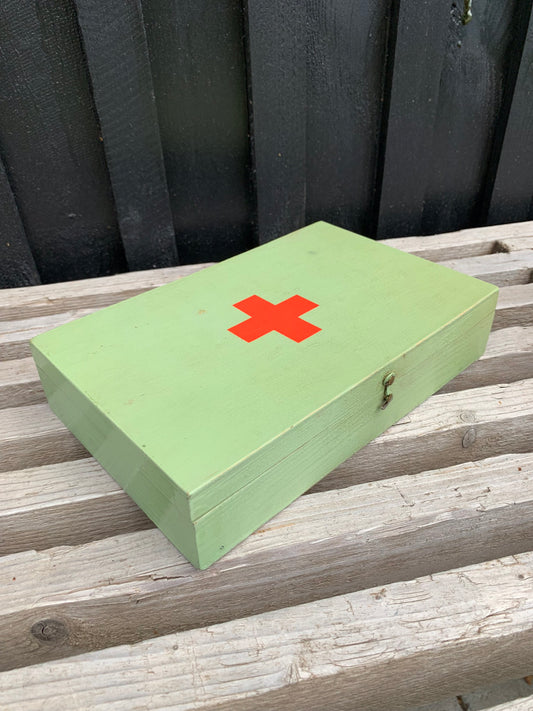Røde Kors kasse i grøn