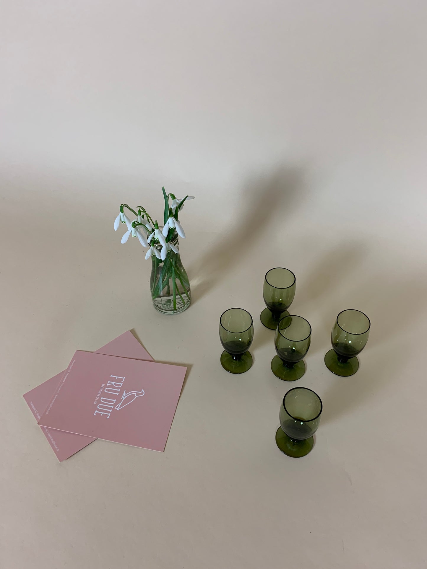 Lille grønt glas eller vase til små blomster