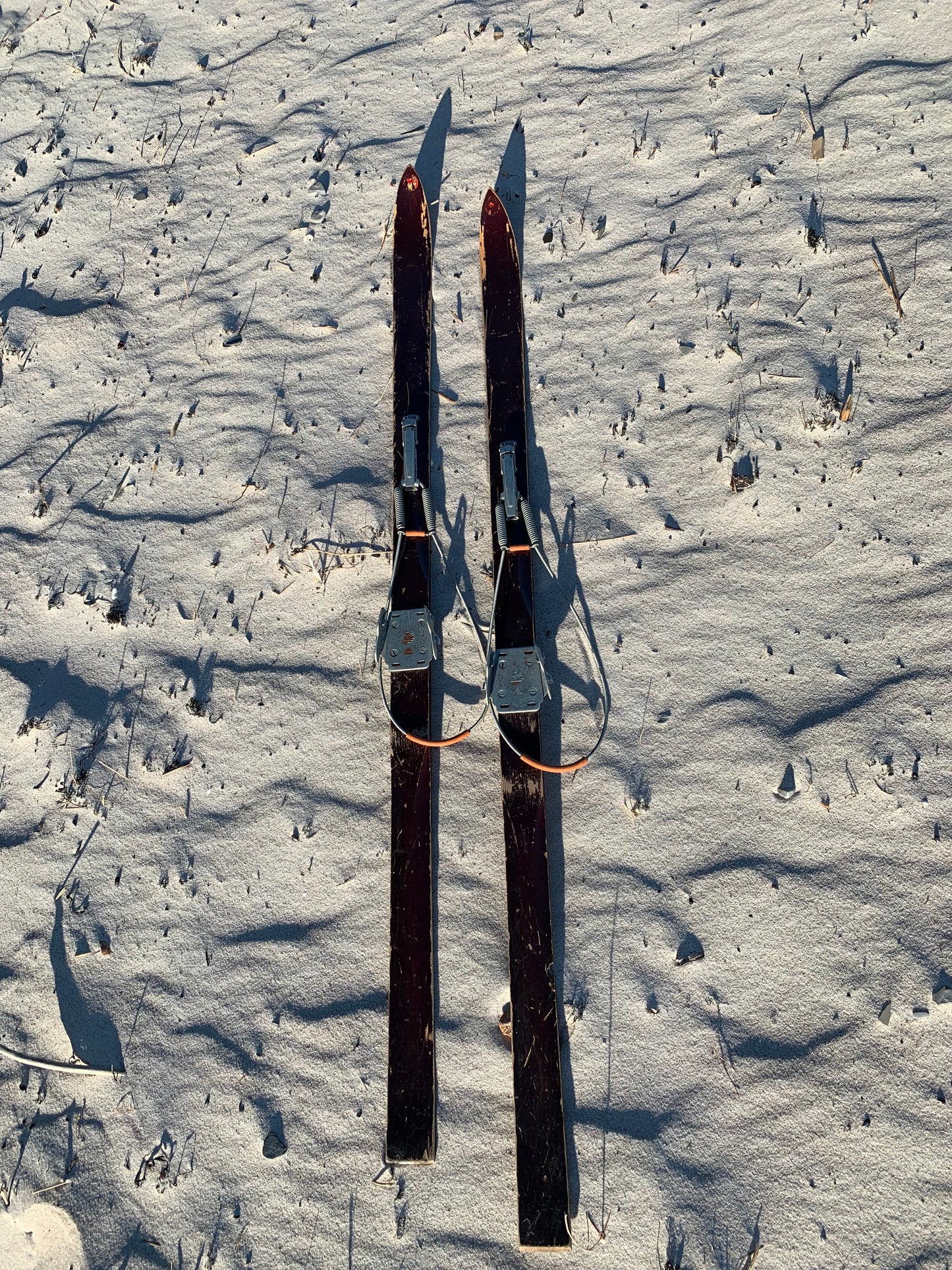 Sjove gamle og dekorative ski
