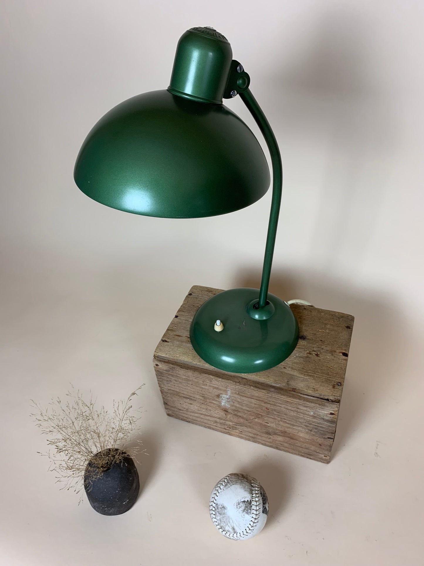 Grøn Kaiser Idell lampe - designet af Christian Dell