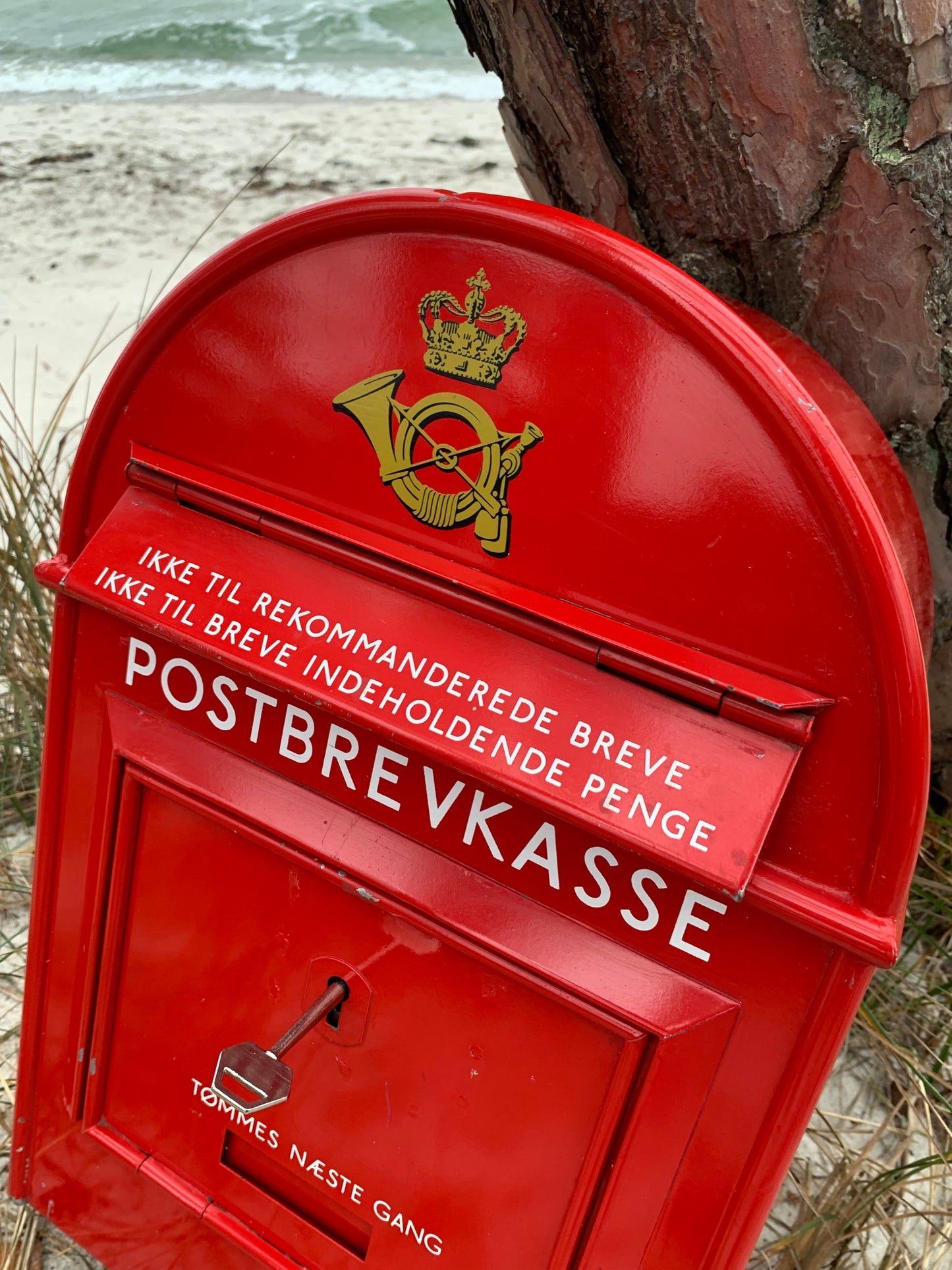Postkasse - Rød dansk klassiker