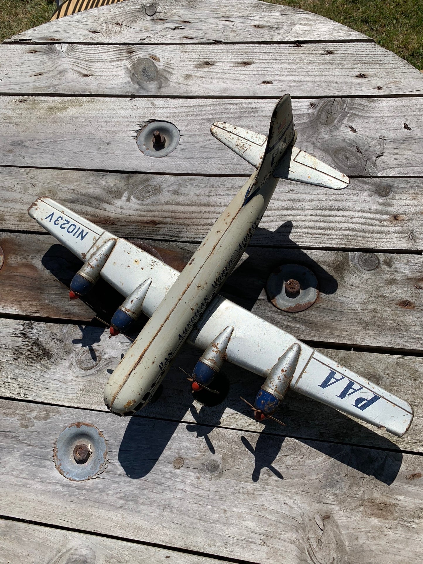 Gammel legetøjsflyver fra 1950’erne