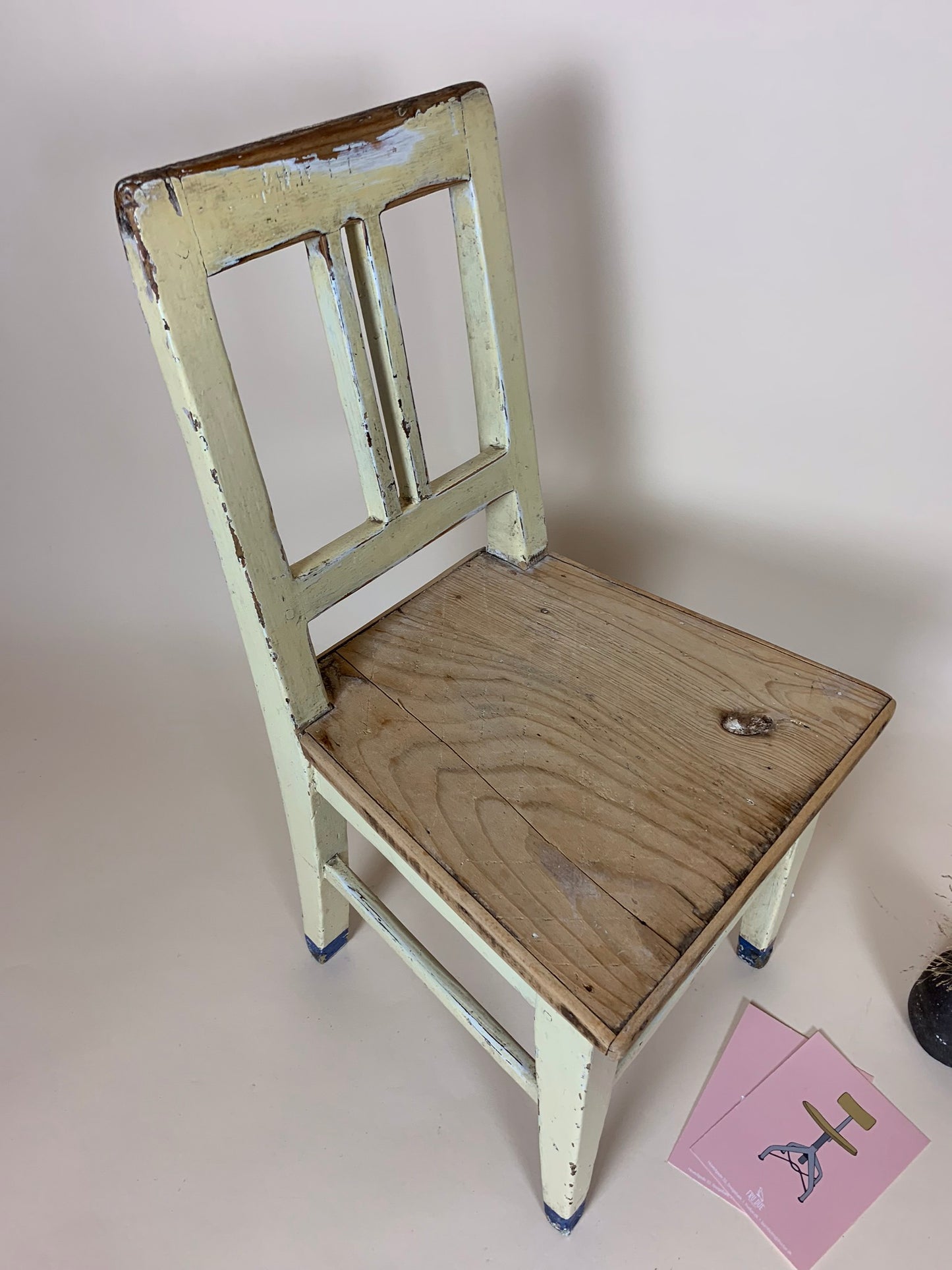 Fin barnestol med den lækreste patina