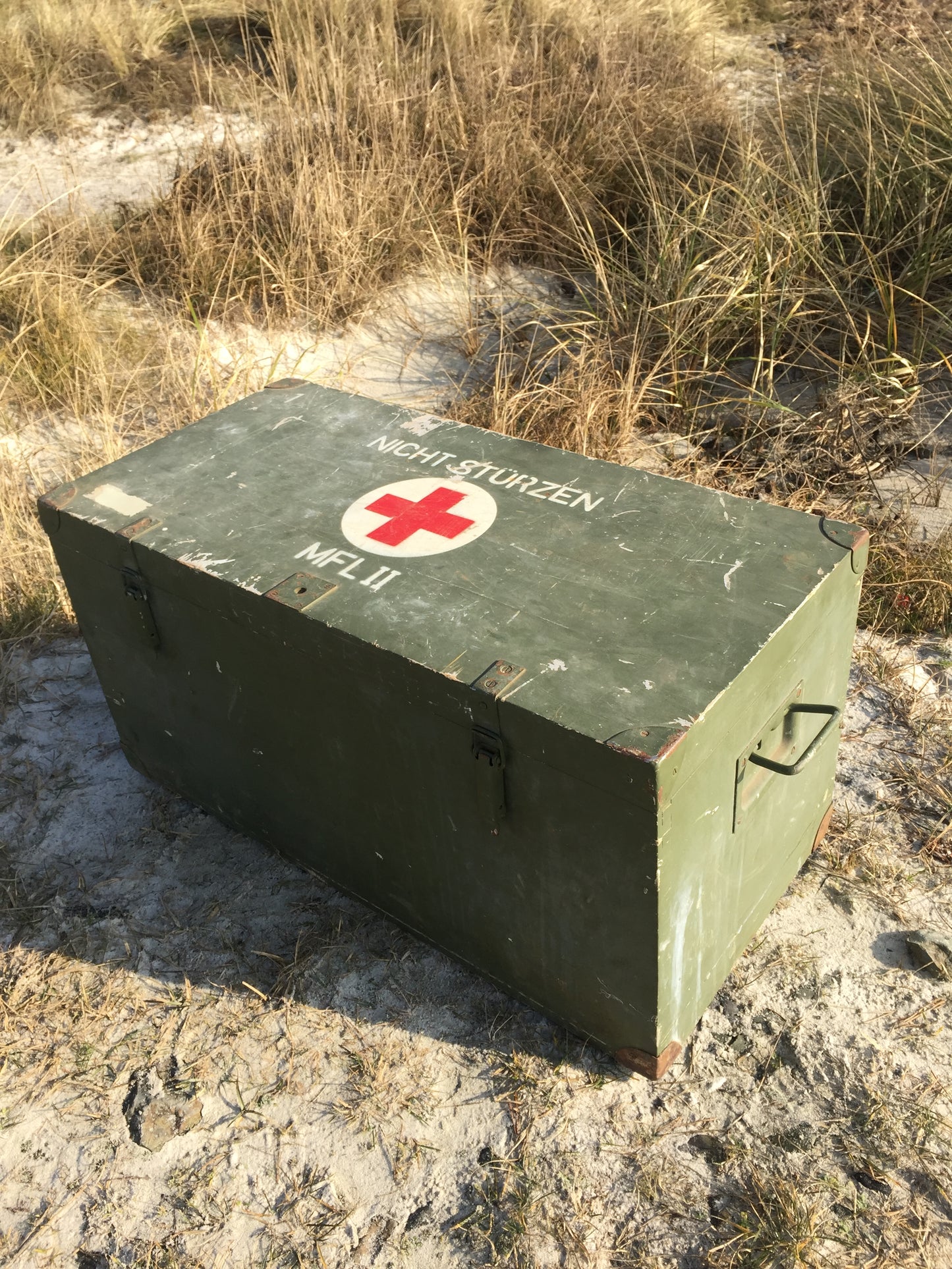 Stor skøn Røde Kors kasse