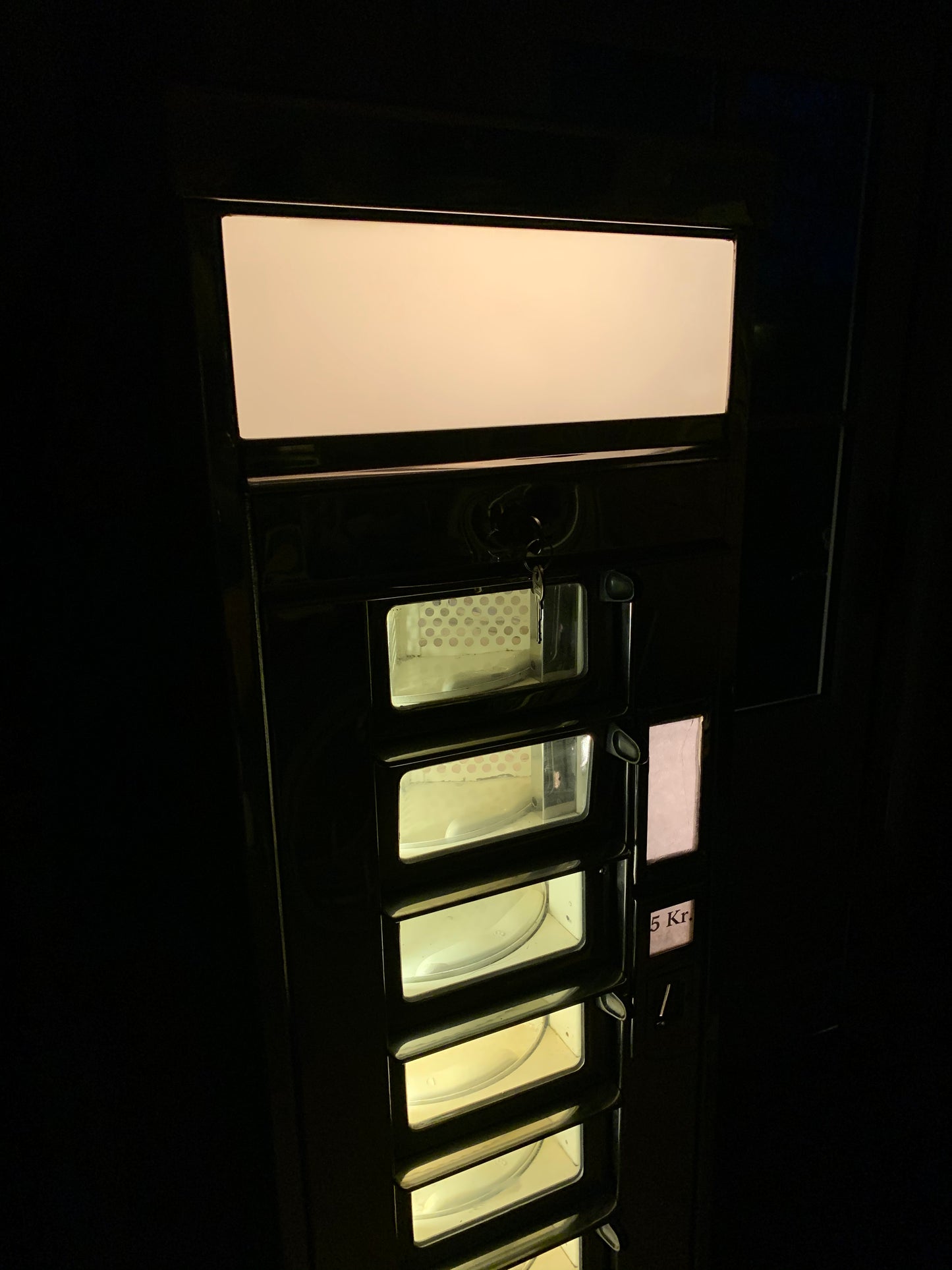 Fin og sjældent eksemplar af Wittenborg automaten med lys