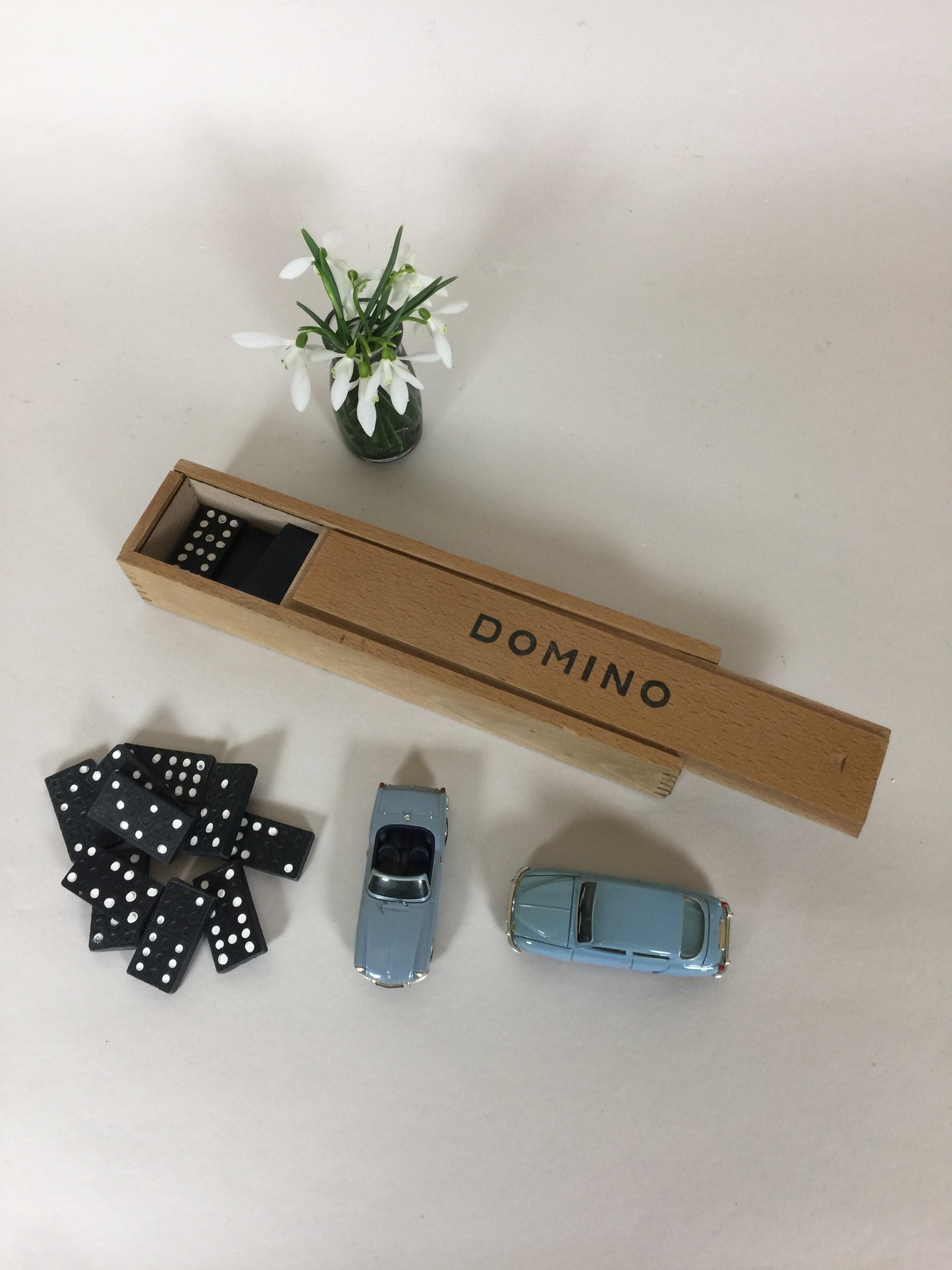 Domino spil i trækasse
