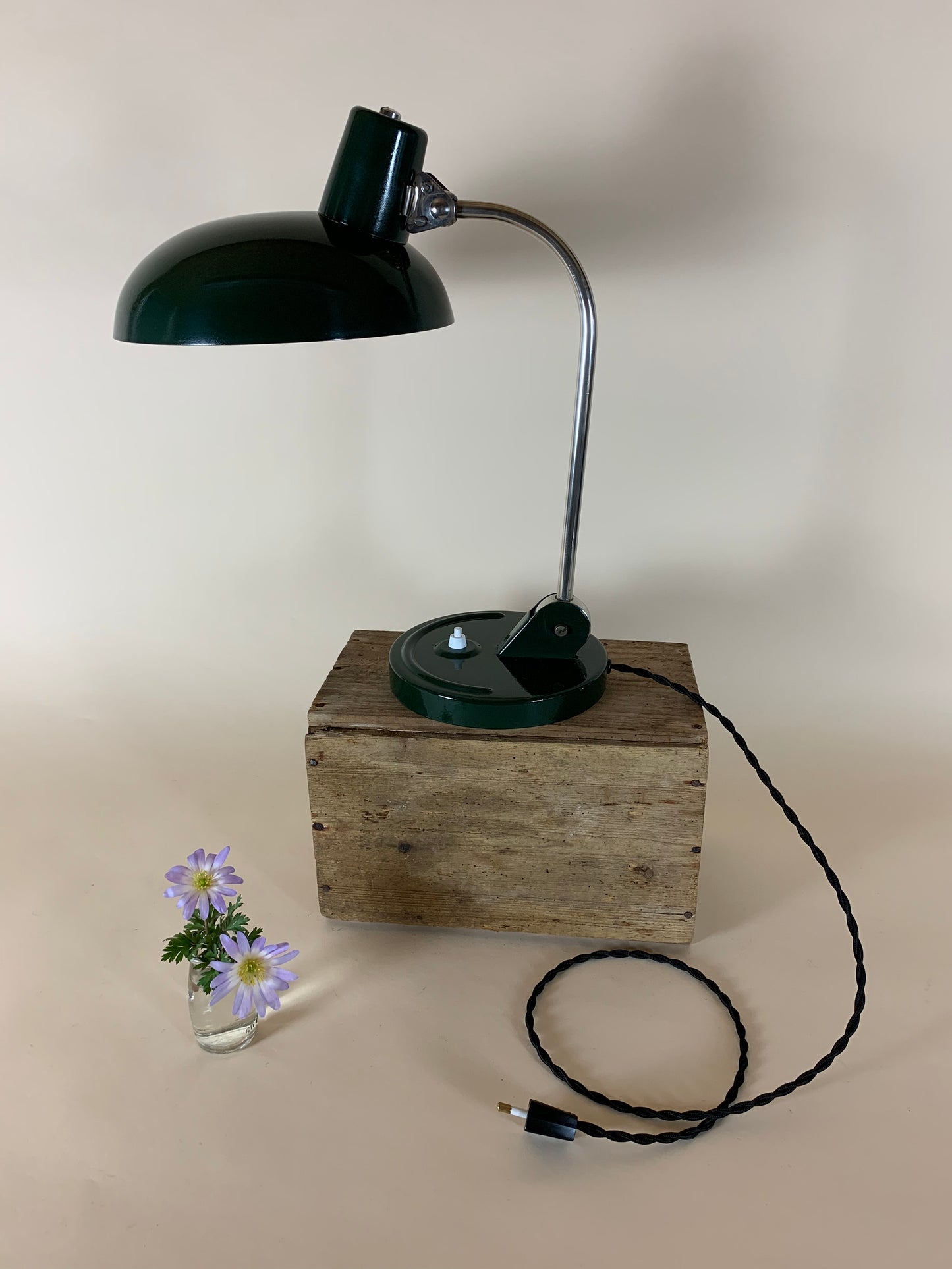 Bordlampe designet af Christian Dell for Koranda