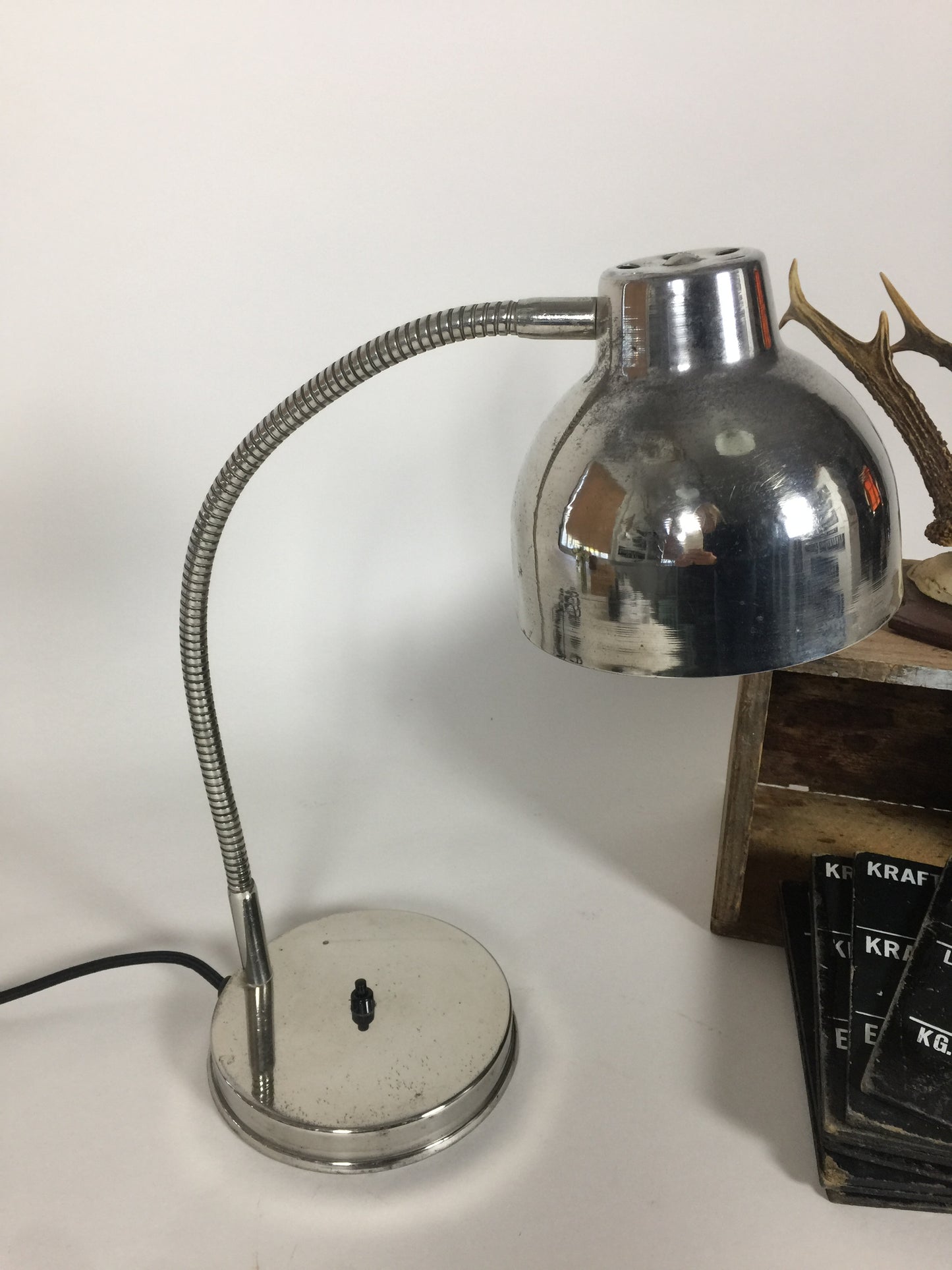 Industriel håndplukket bordlampe