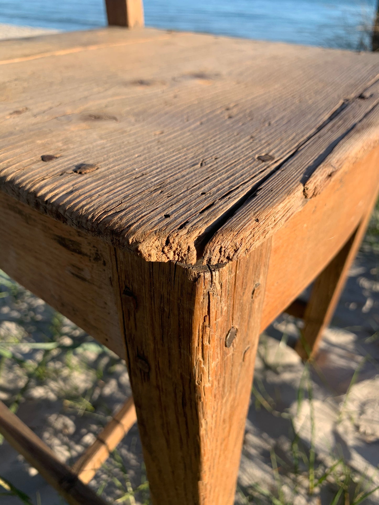 Gammel træstol med patina