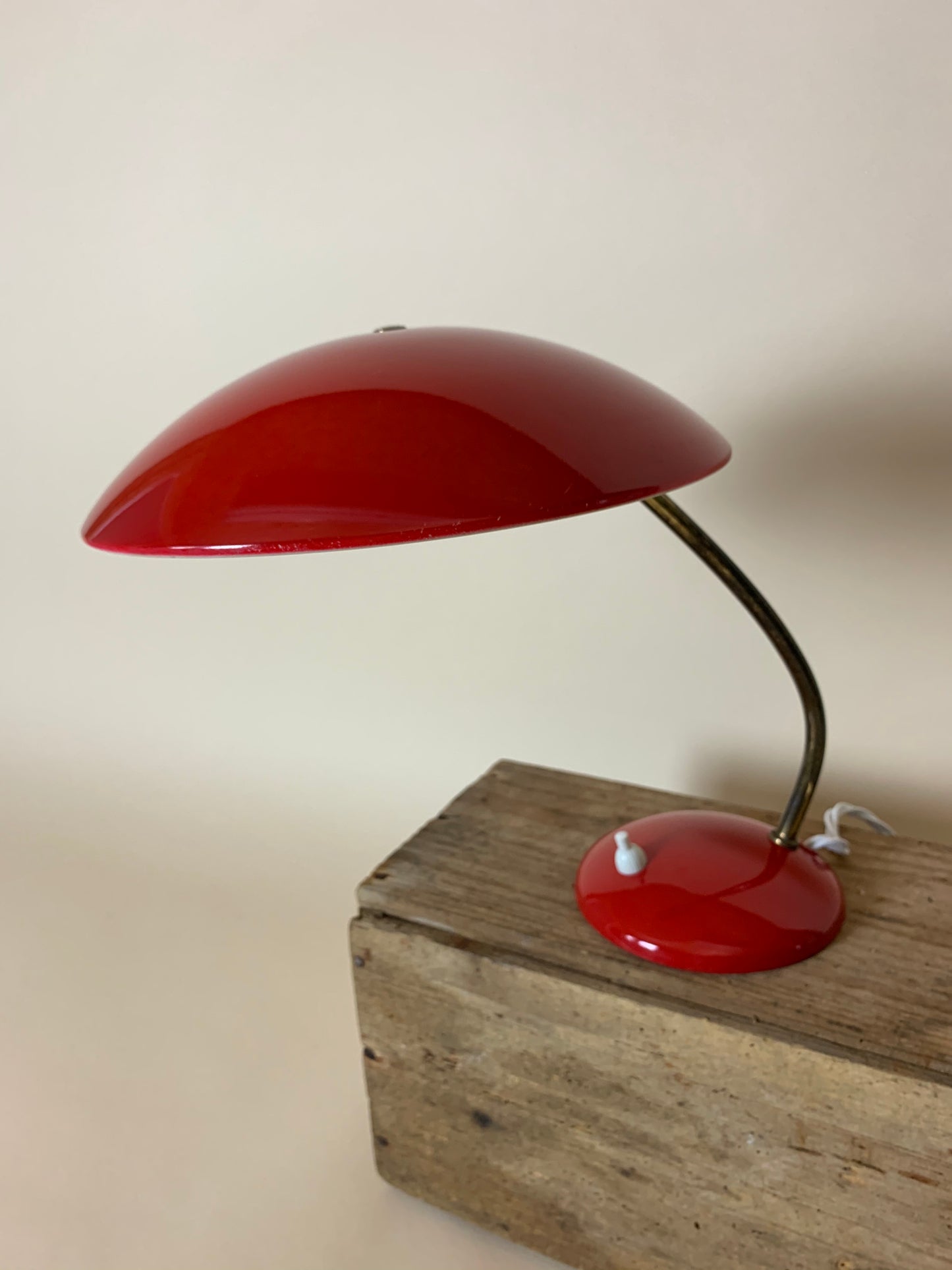Smuk rød Christian Dell bordlampe