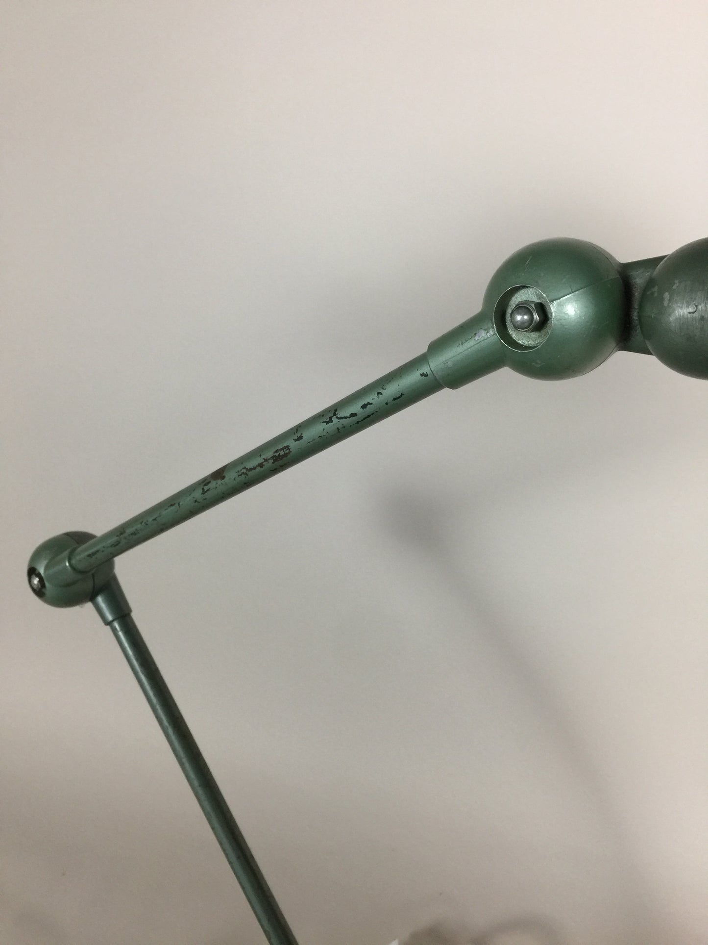 Jieldé Bordlampe i en lækker grøn farve og med tænd/sluk kontakt